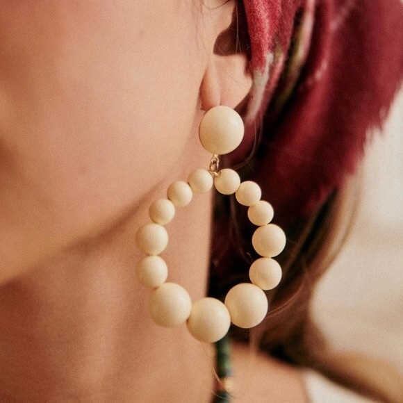 Sézane Charlie earrings in ecru - Picture 2 of 7